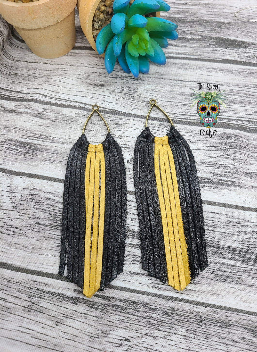 Solid black and yellow teardrop fringe