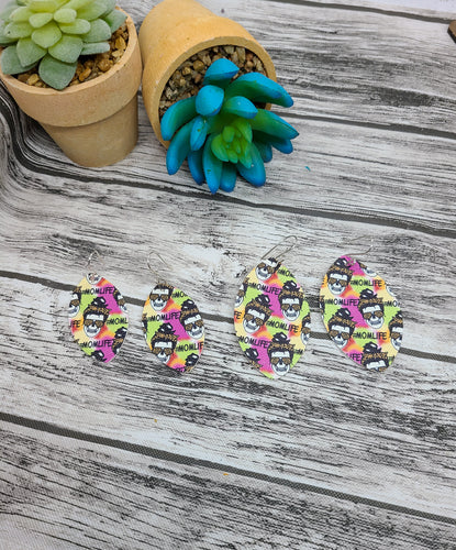 Tie dye #momlife leafs (faux leather)