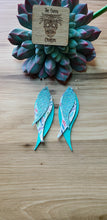 Load image into Gallery viewer, Tiffany blue sparkle and summer feathers Maven