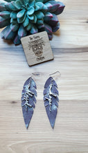 Load image into Gallery viewer, Harley feather with wood pieces