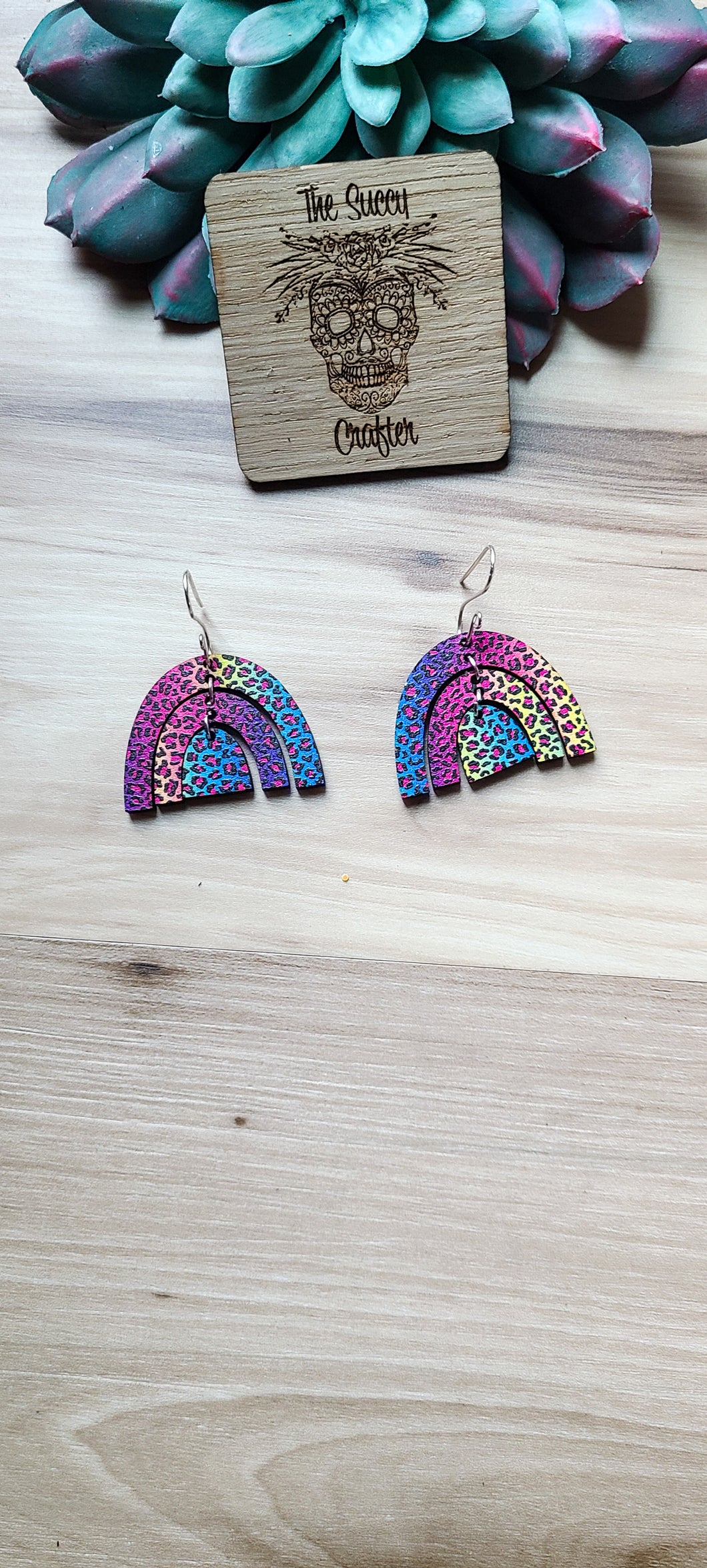Wooden leopard rainbow